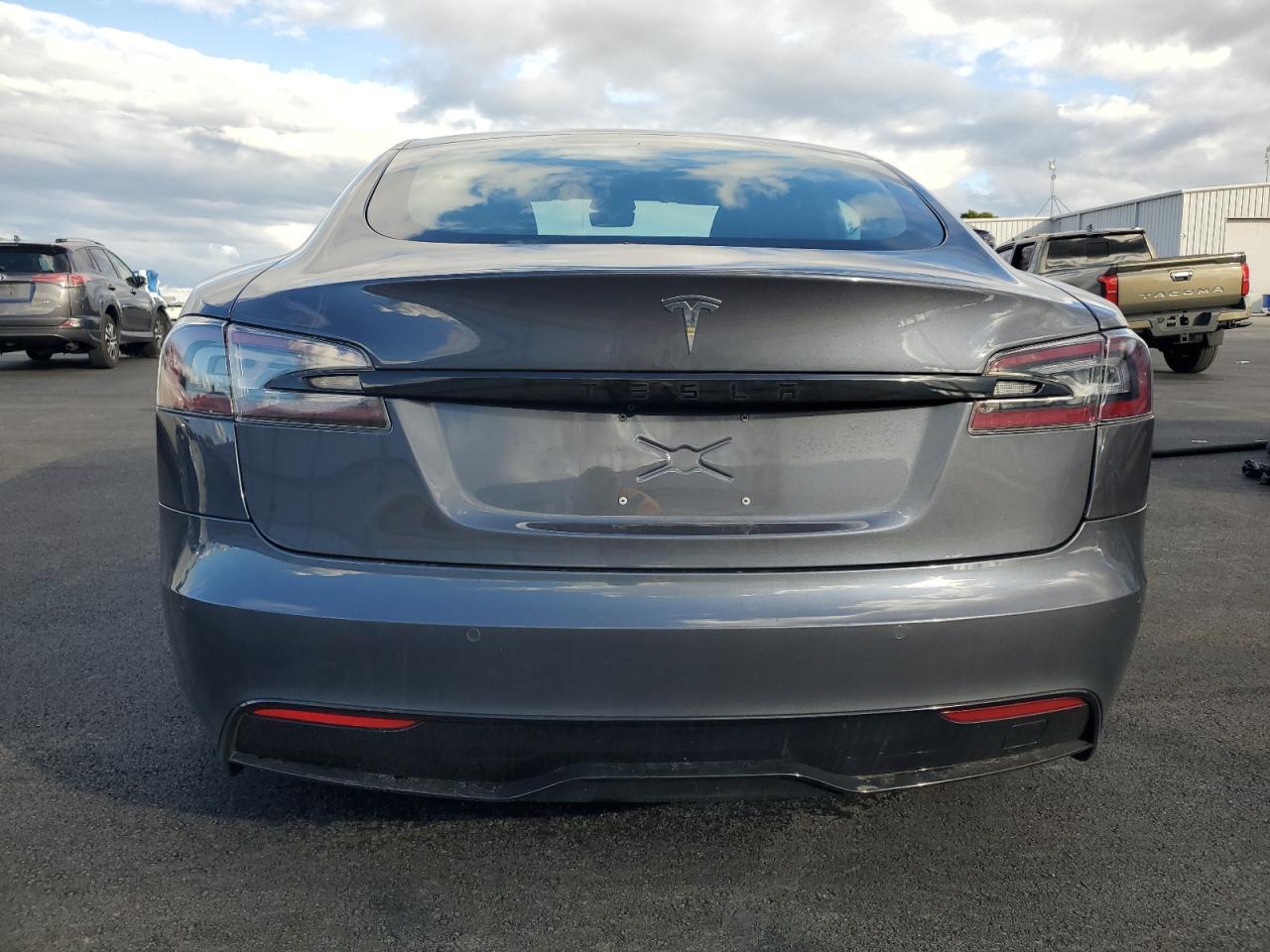 Tesla Model S Image 6