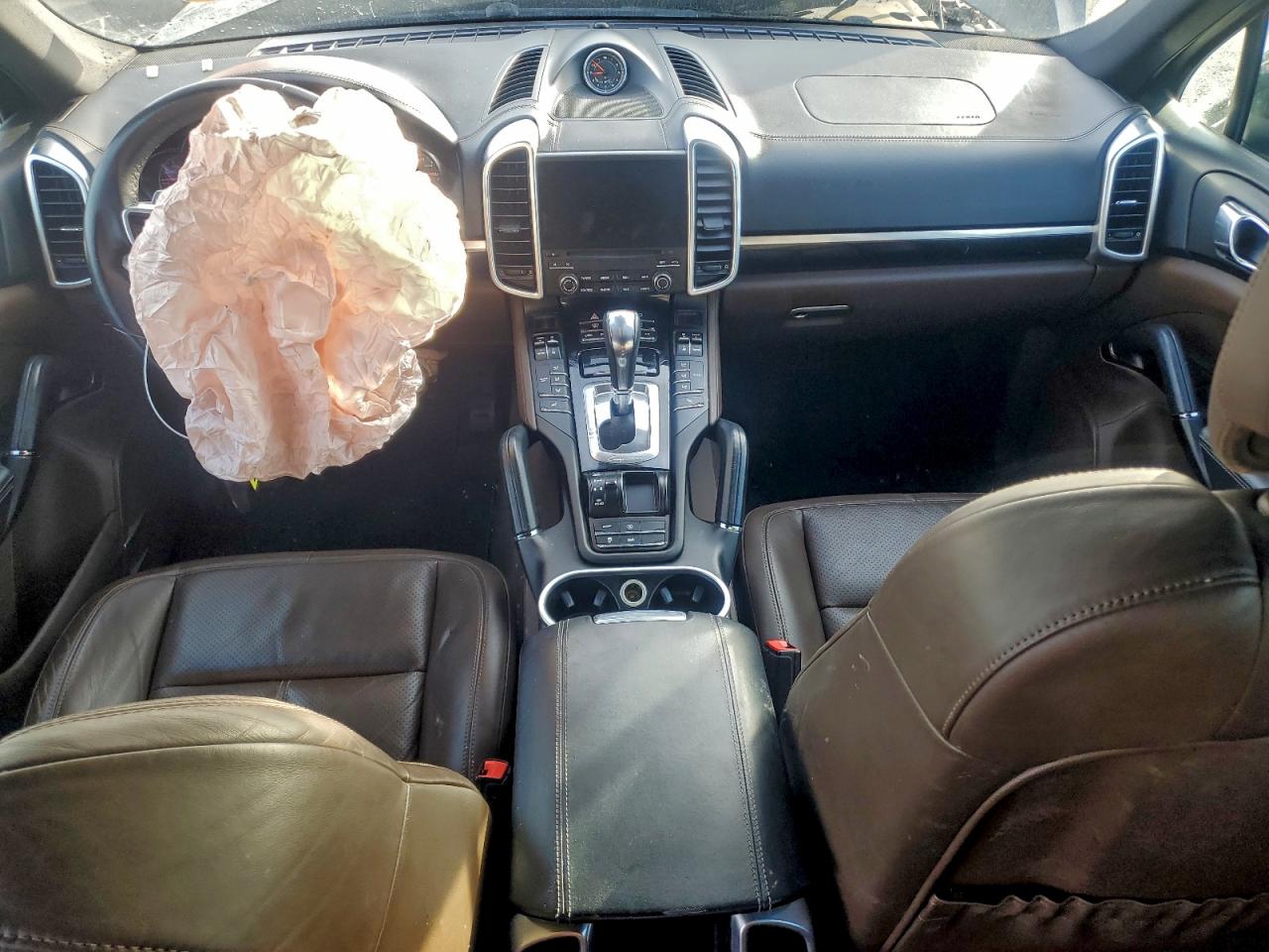 Porsche Cayenne Image 13