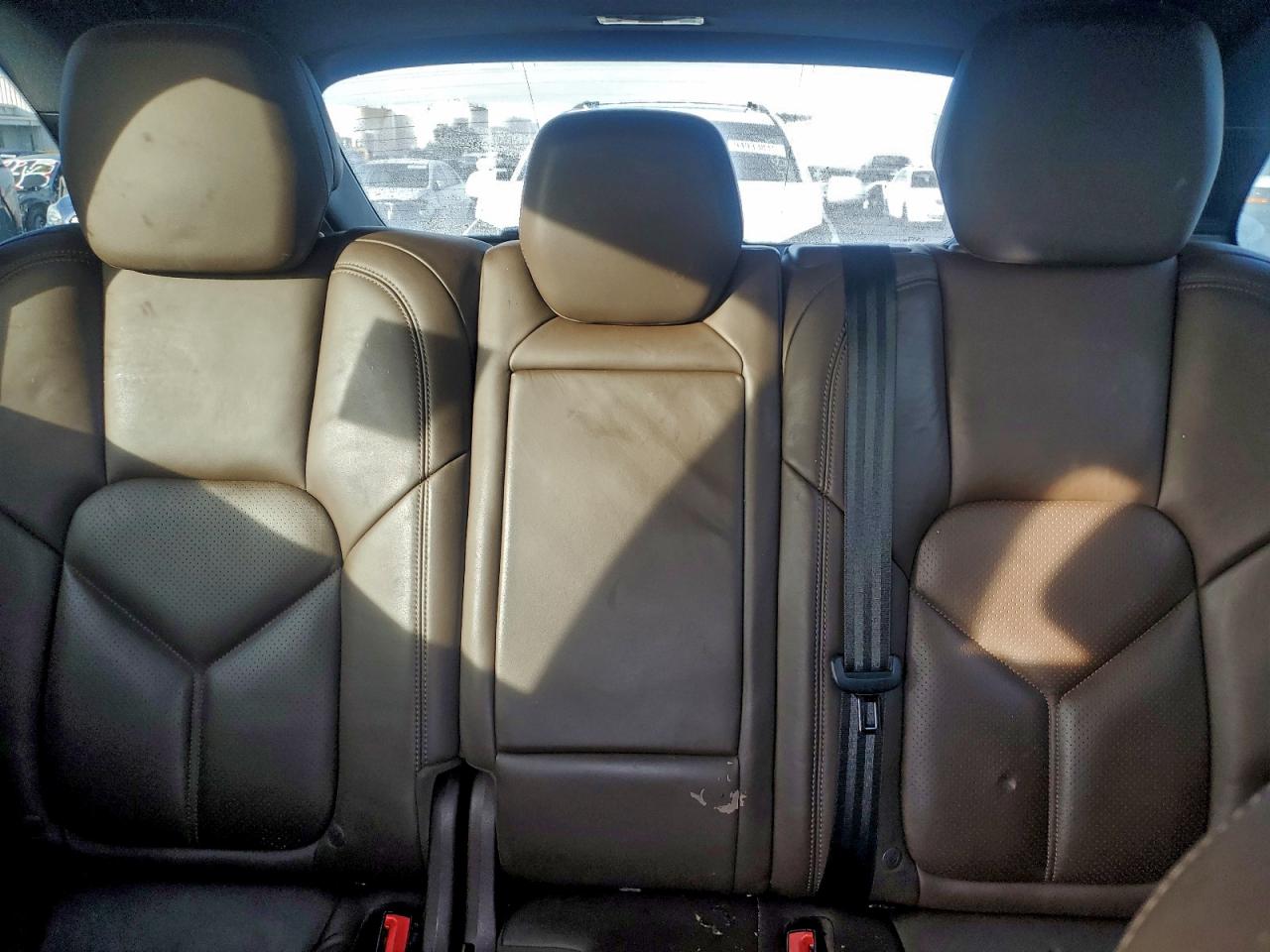 Porsche Cayenne Image 12