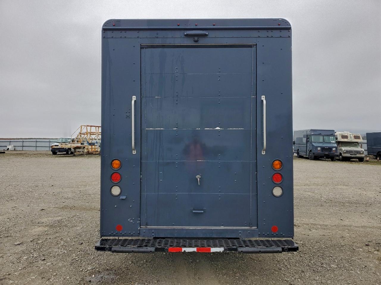 Freightliner Mt45 M Line Walk-in Van Image 3