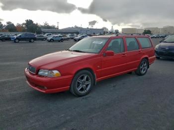  Salvage Volvo V70