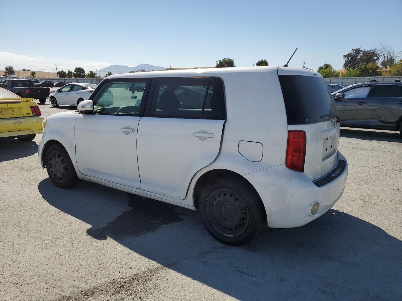 Toyota Scion Xb Image 3