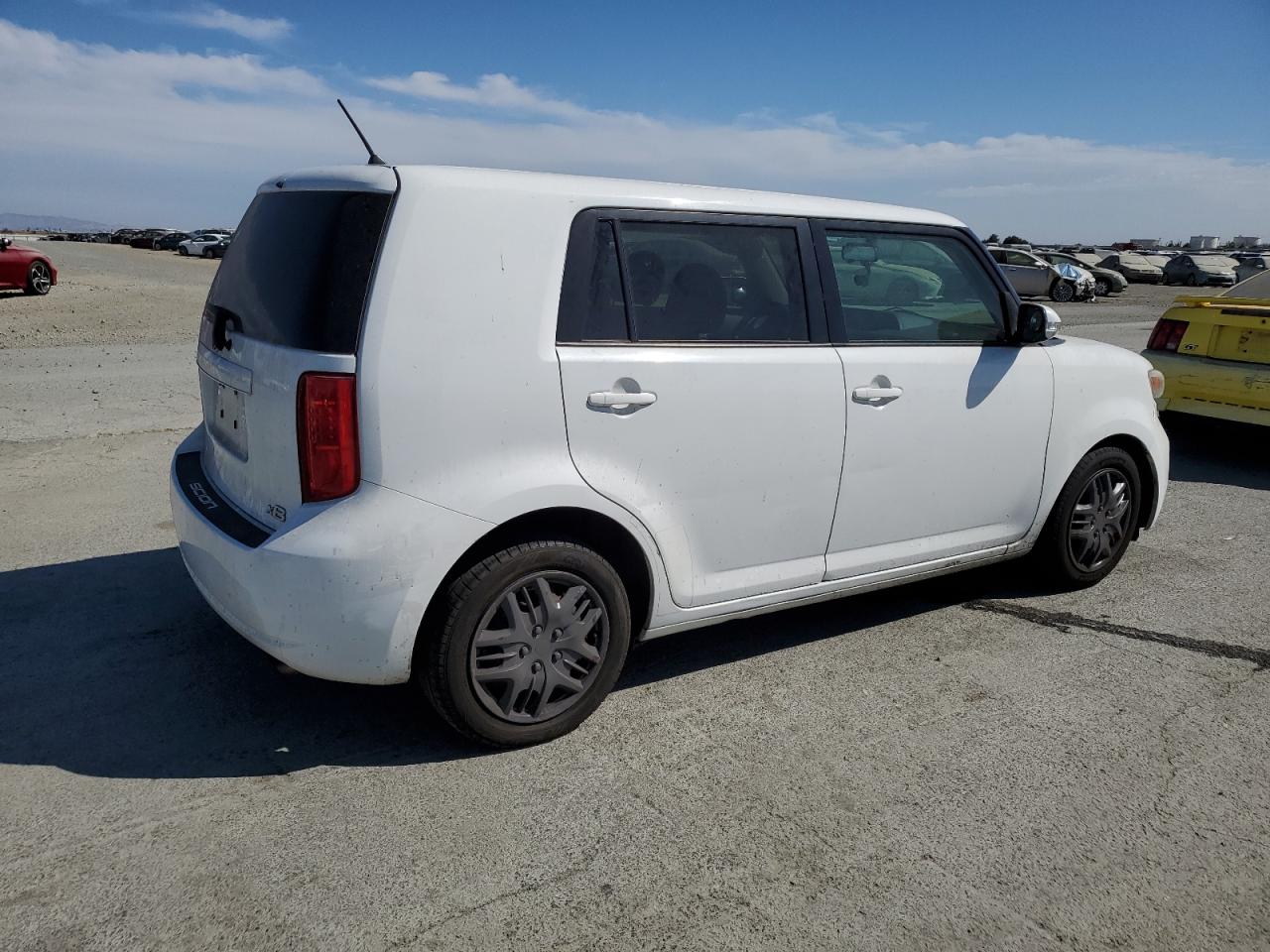 Toyota Scion Xb Image 2