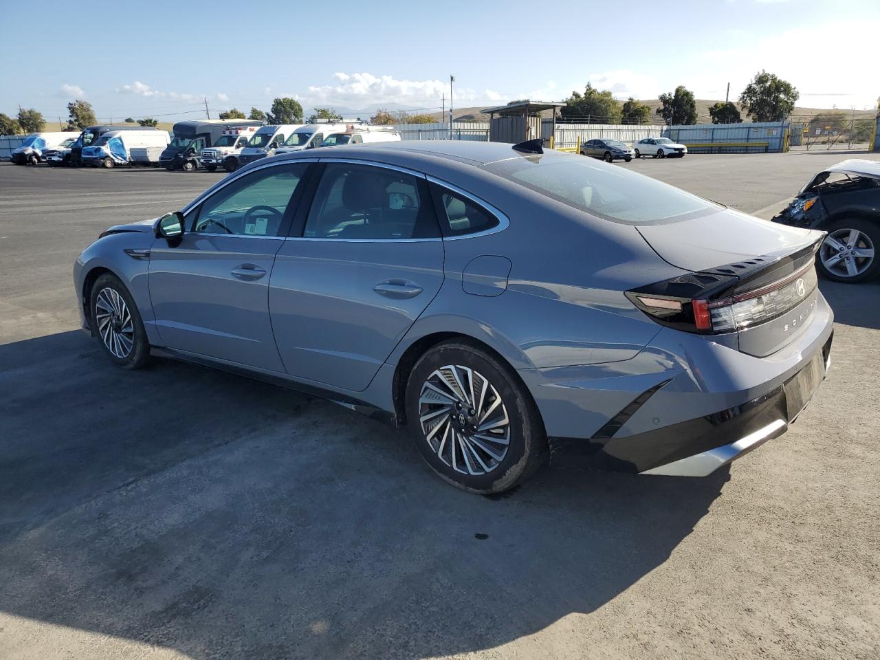 Hyundai SONATA Hybrid Image 3