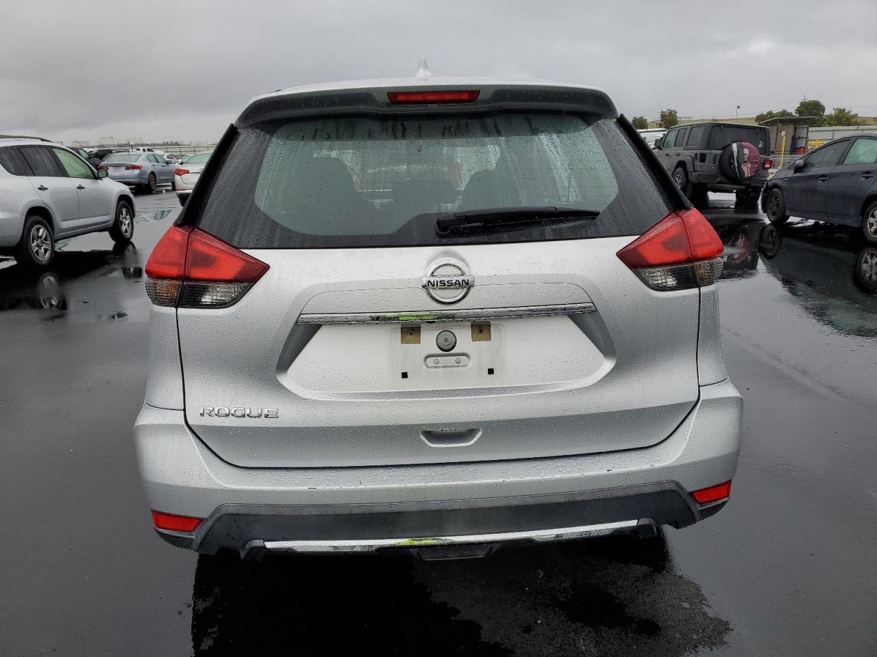 Nissan Rogue S Image 5