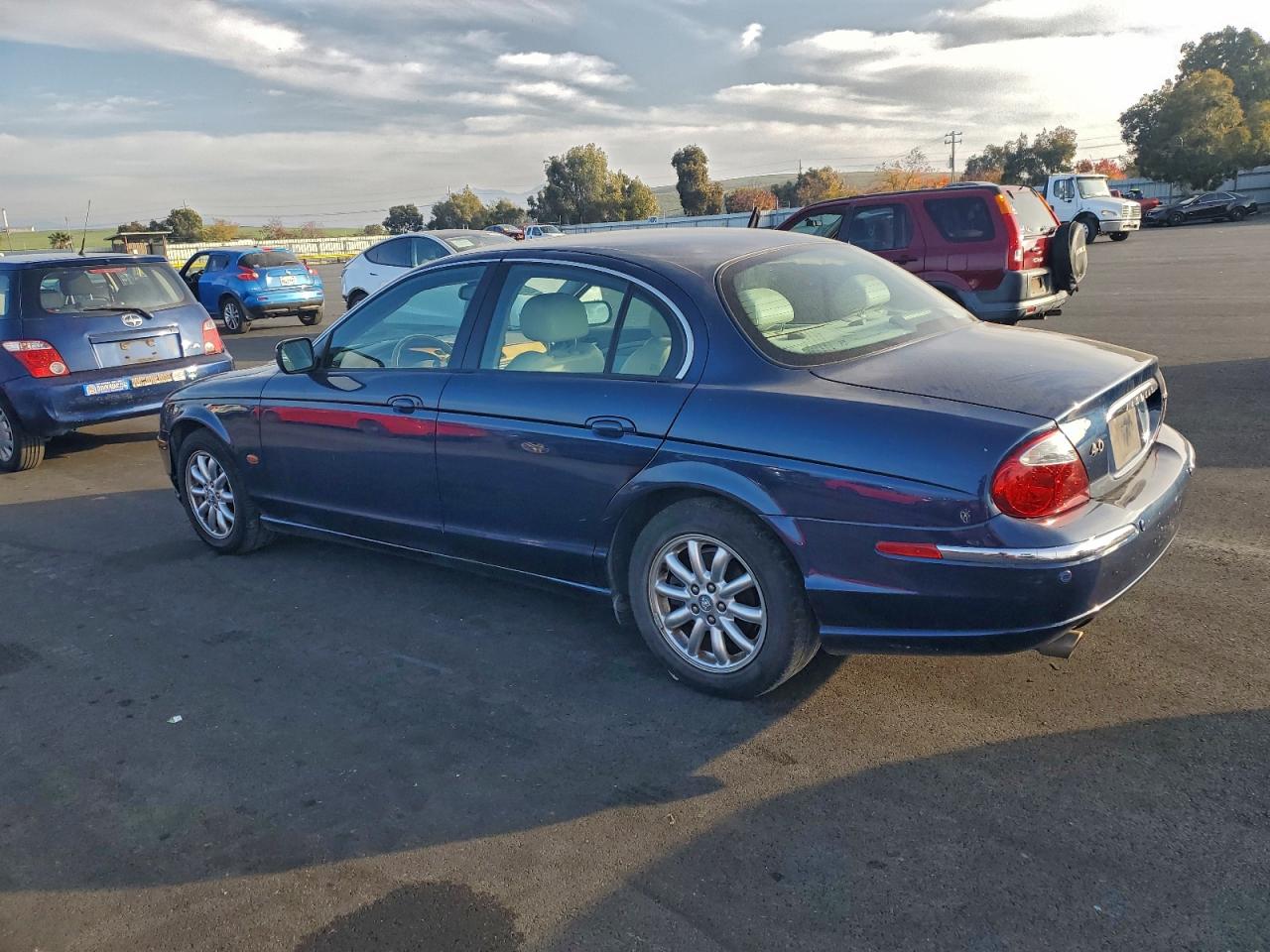 Jaguar S-Type Image 3