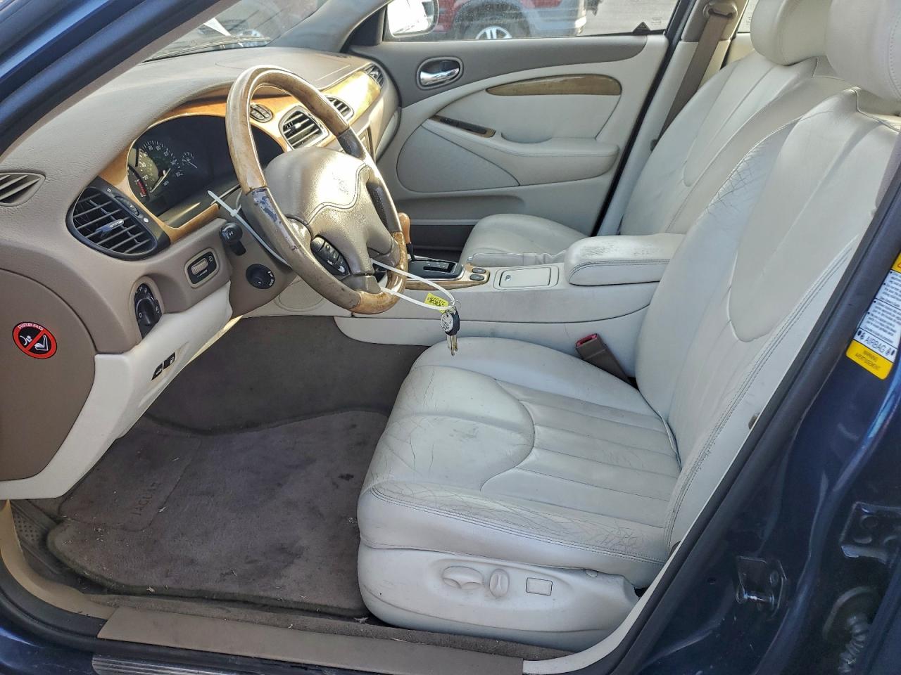 Jaguar S-Type Image 11