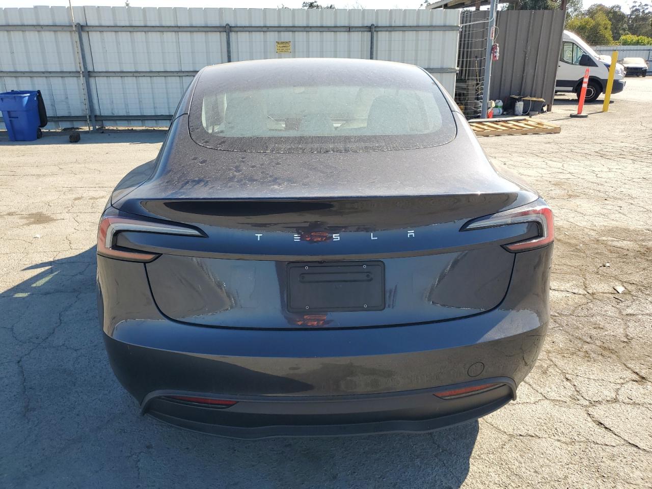 Tesla Model 3 Image 4