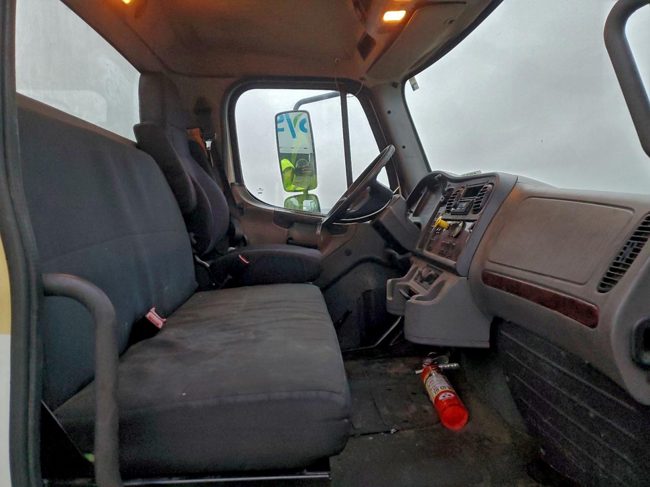 Freightliner M2 106 Medium Duty Image 9