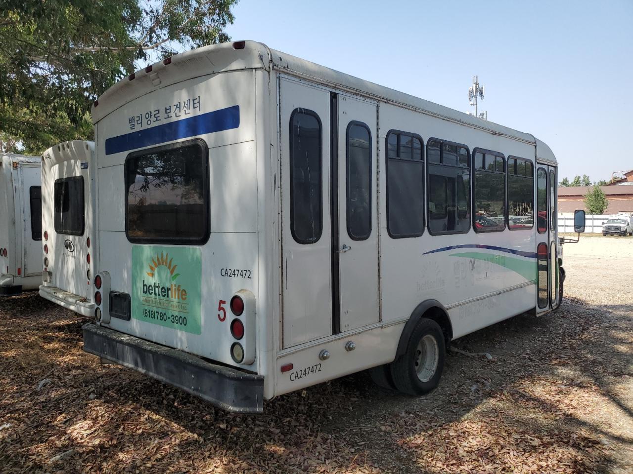 Ford Econoline E450 Super Duty Cutaway Van Image 3
