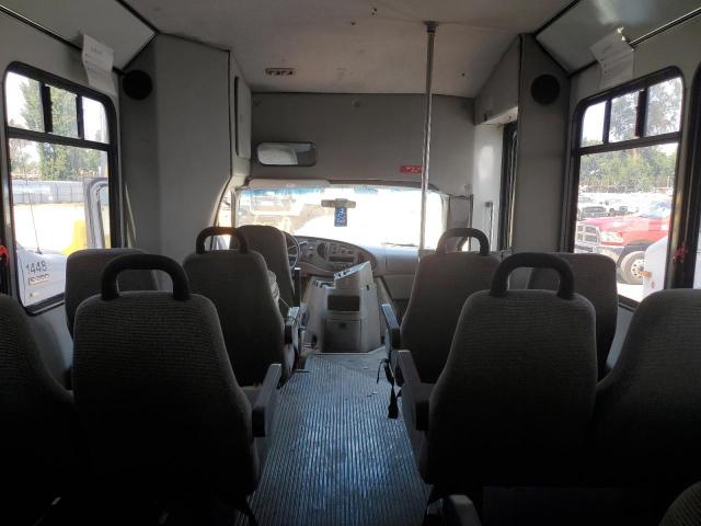 Ford Econoline E450 Super Duty Cutaway Van Image 7