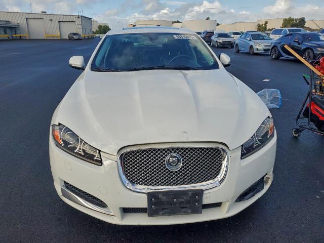 Jaguar XF Image 4