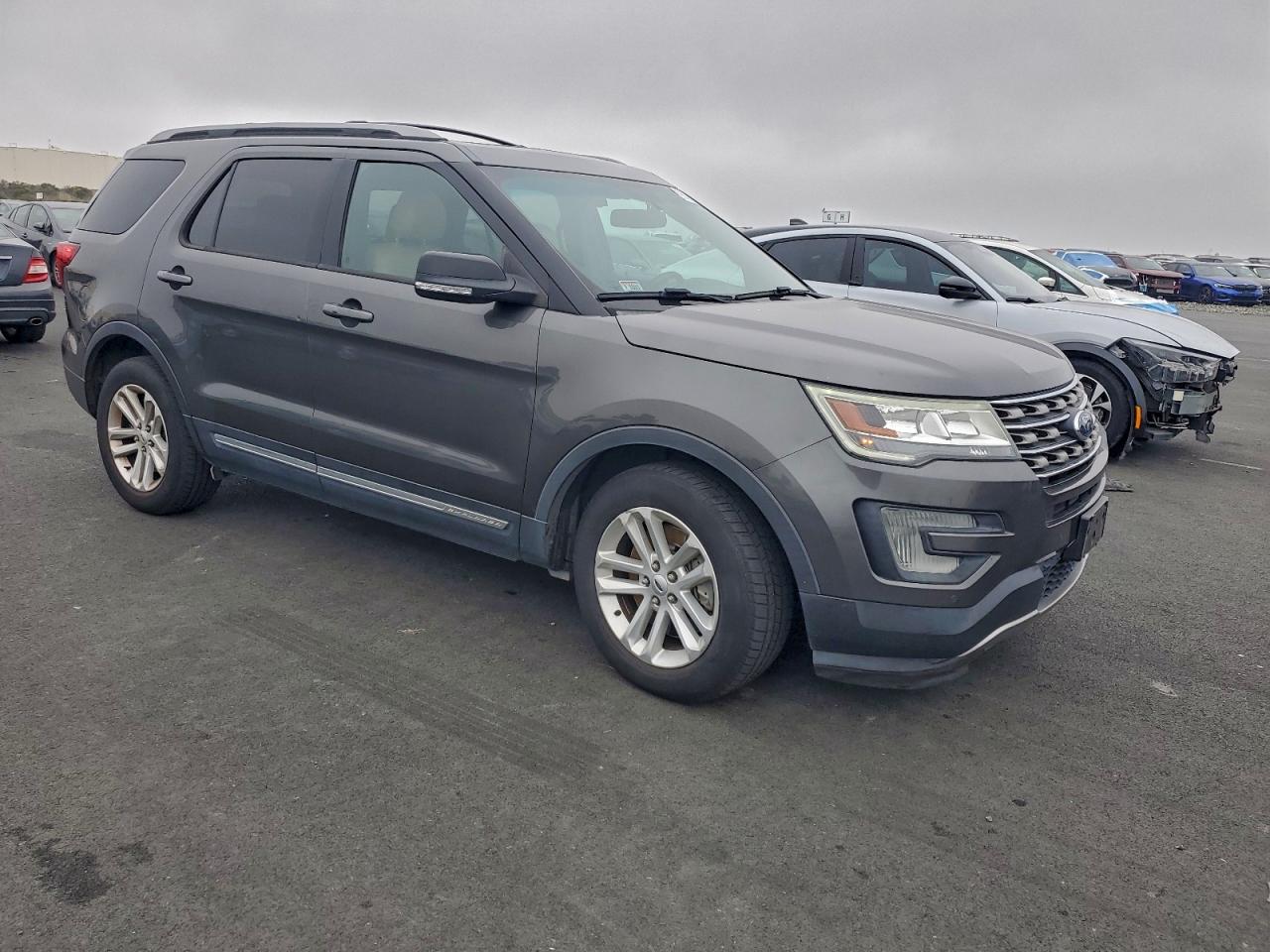 Ford Explorer Xlt Image 3