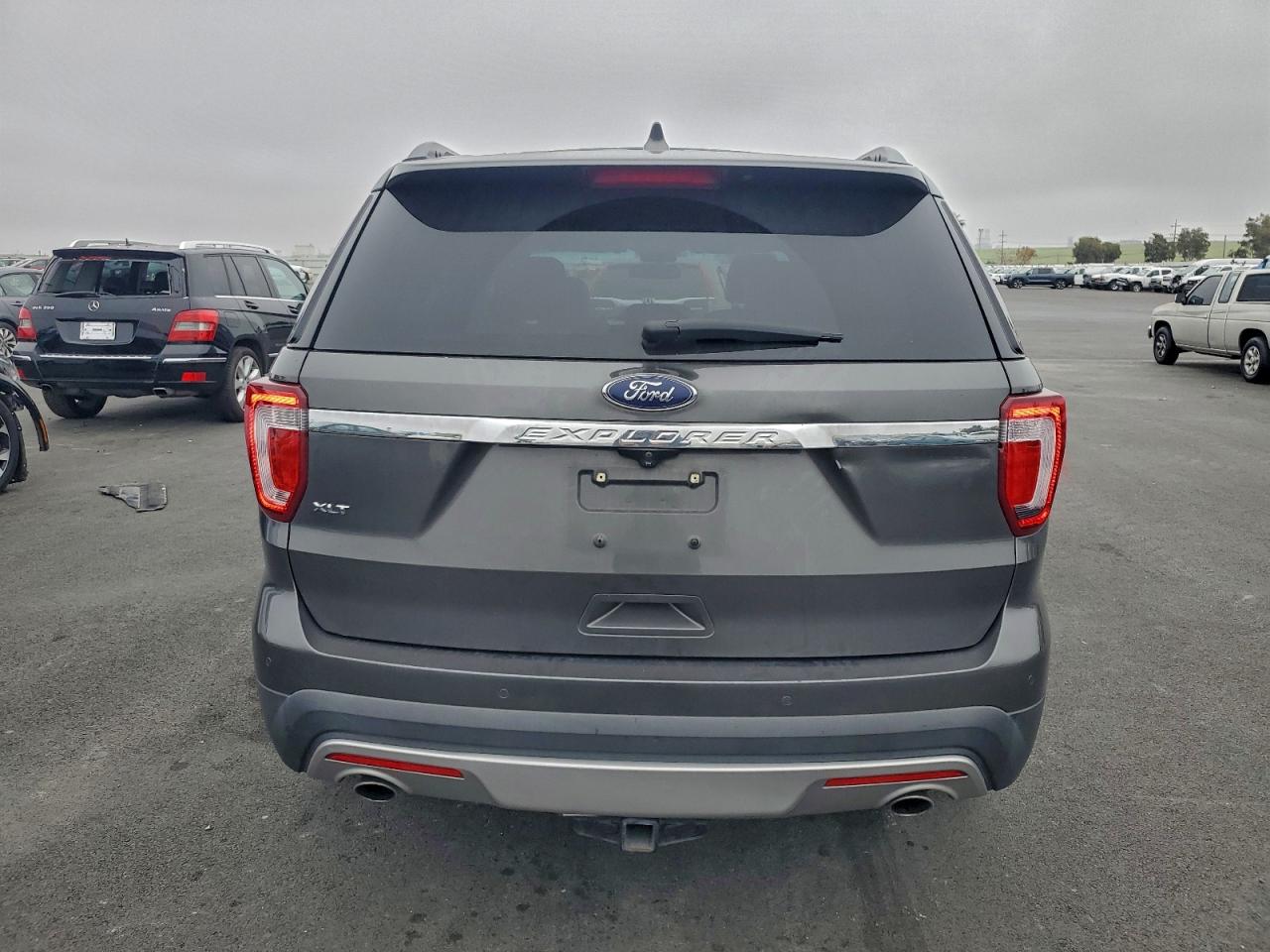 Ford Explorer Xlt Image 2
