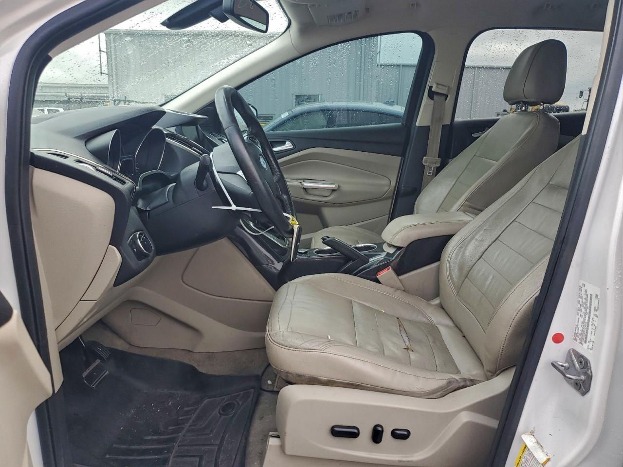 Ford Escape Titanium Image 10