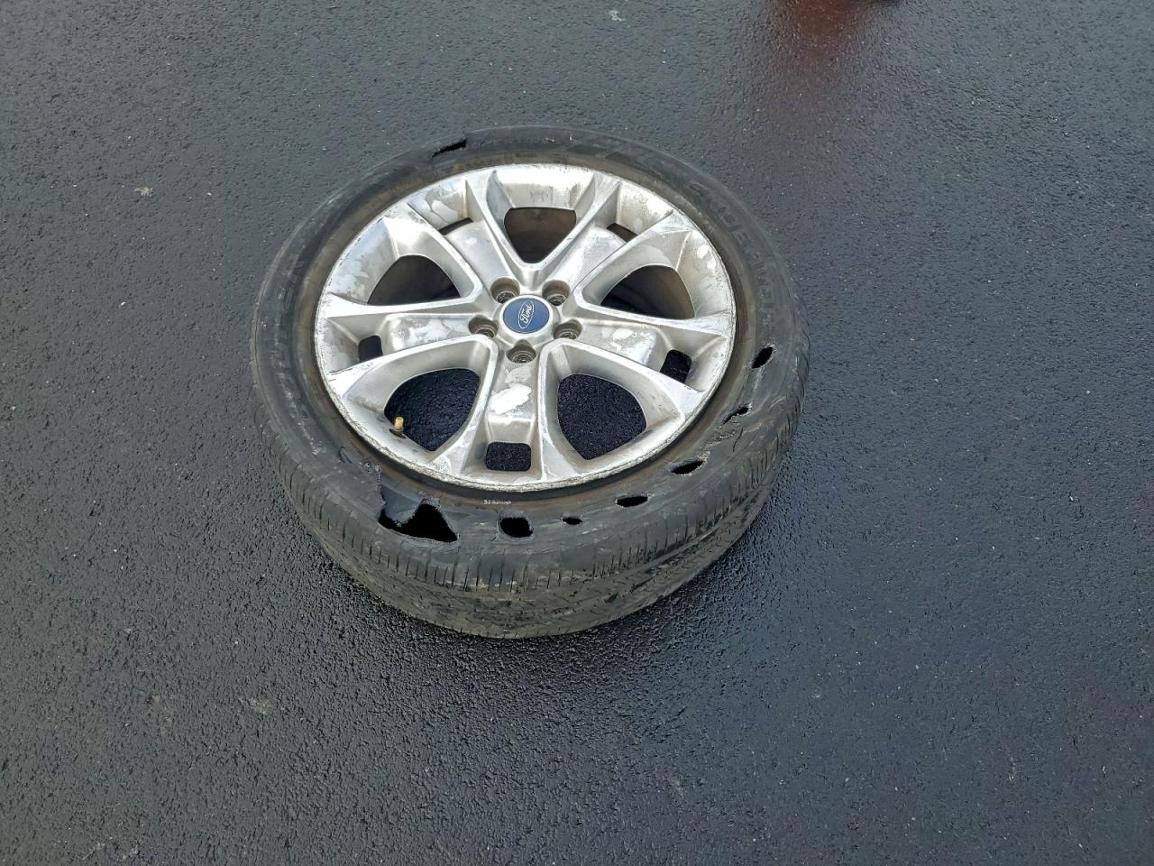 Ford Escape Titanium Image 3