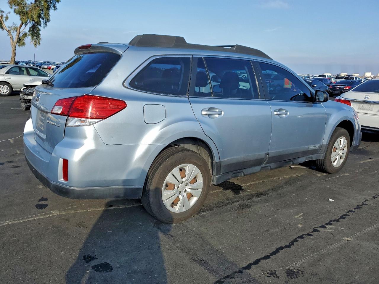 Subaru Outback 2.5i Image 2