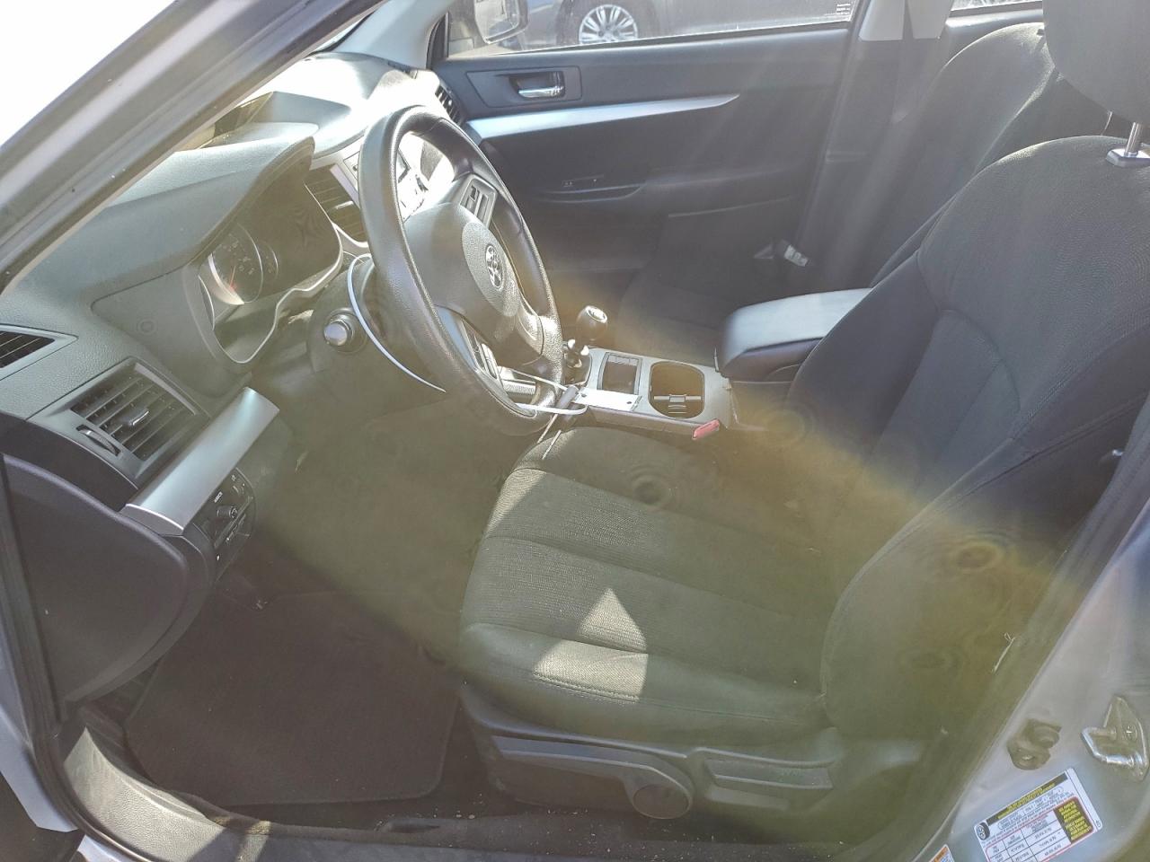 Subaru Outback 2.5i Image 13