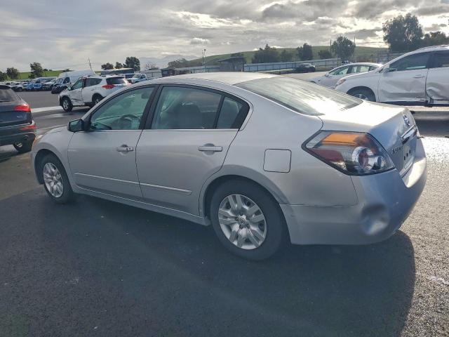 Nissan Altima Base Image 9