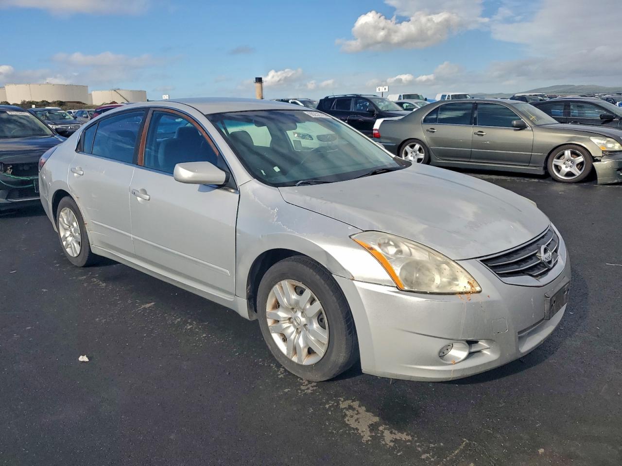 Nissan Altima Base Image 3
