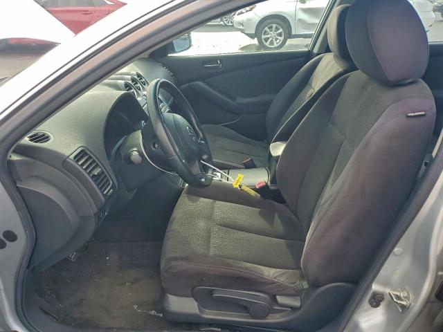 Nissan Altima Base Image 10