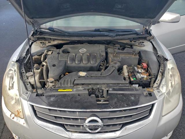 Nissan Altima Base Image 7