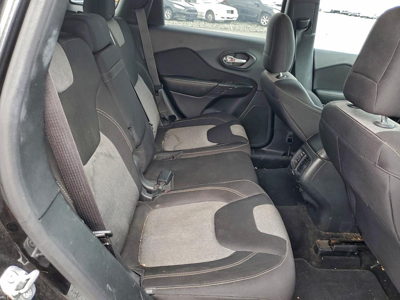 Jeep Grand Cherokee Latitude Image 13