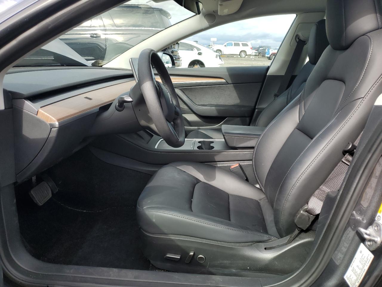 Tesla Model 3 Image 4