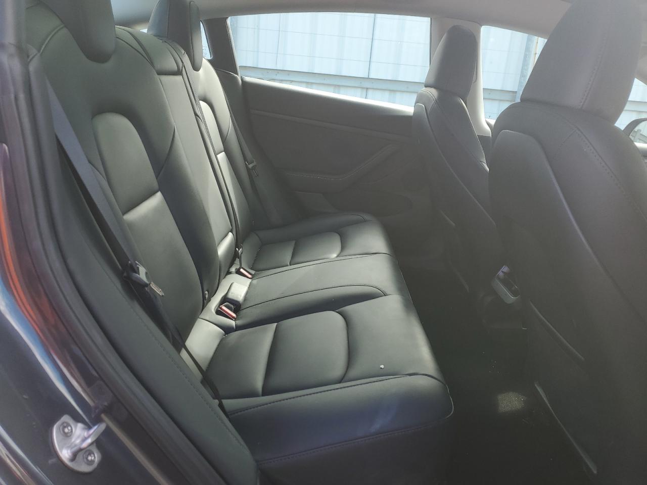 Tesla Model 3 Image 8