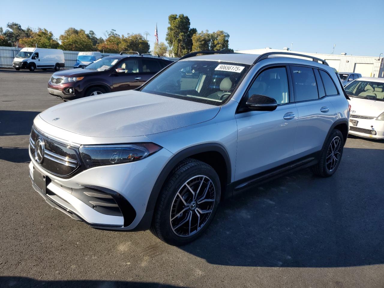 Mercedes-Benz EQB 300 4matic Image 1