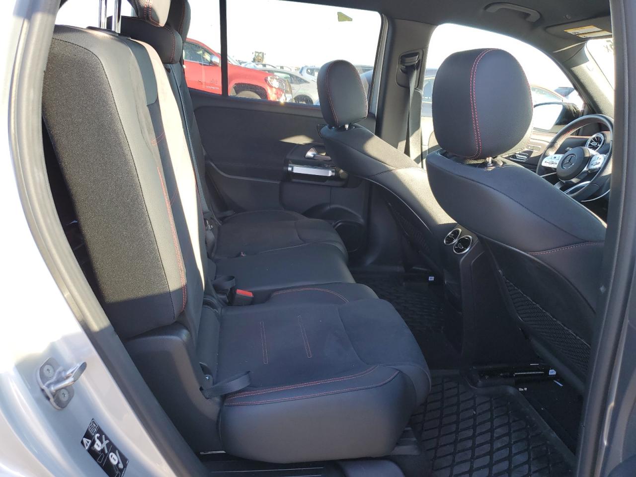 Mercedes-Benz EQB 300 4matic Image 11