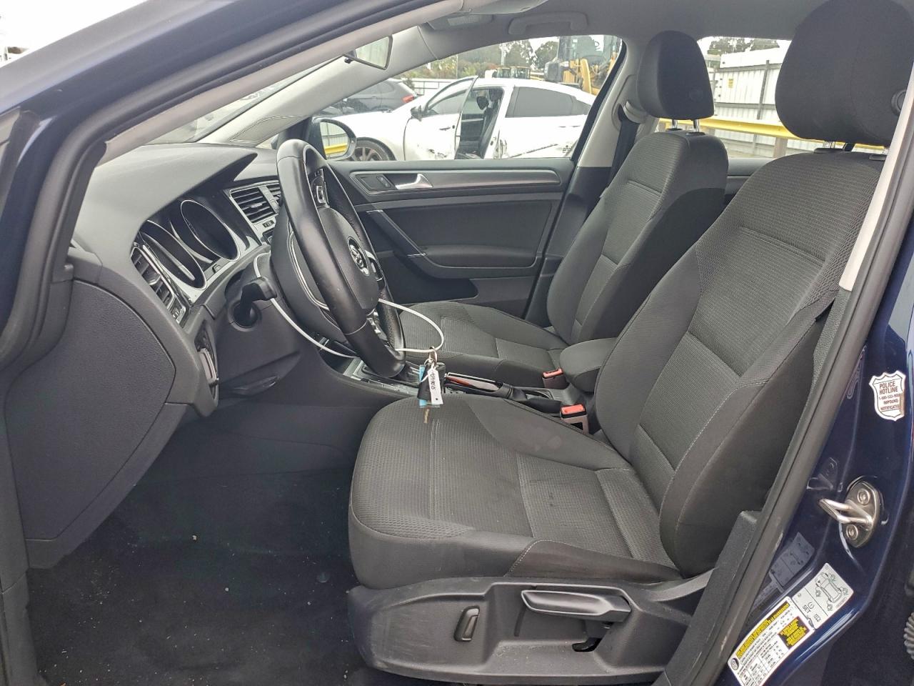 Volkswagen Golf S Image 11