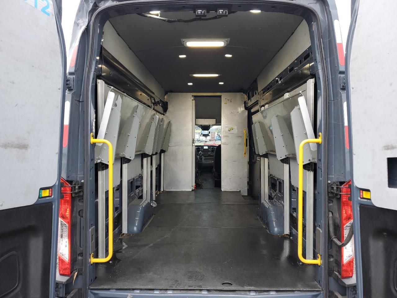 Ford Transit T-250 Image 12