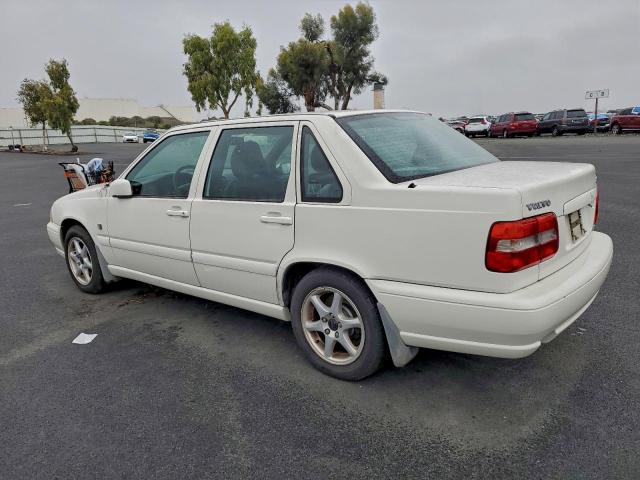 Volvo S70 Base Image 2