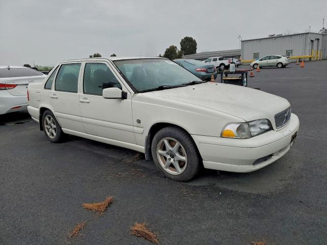 Volvo S70 Base Image 3