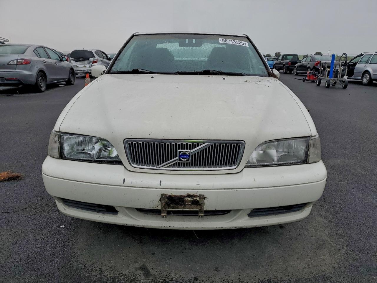 Volvo S70 Base Image 9