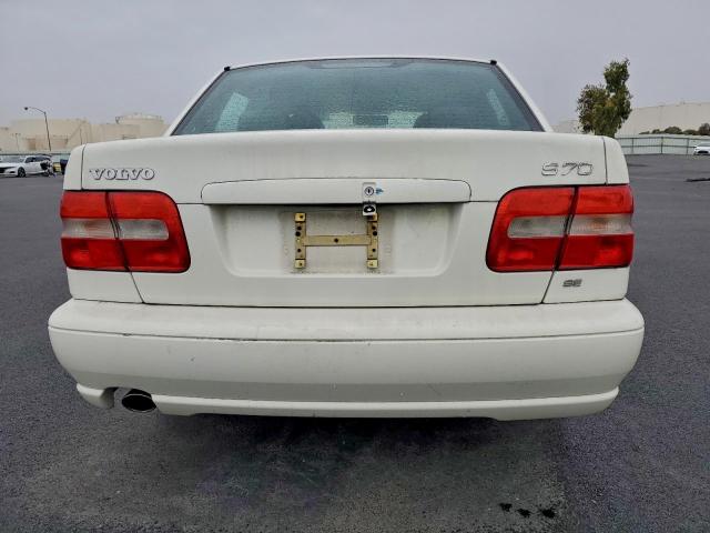 Volvo S70 Base Image 11