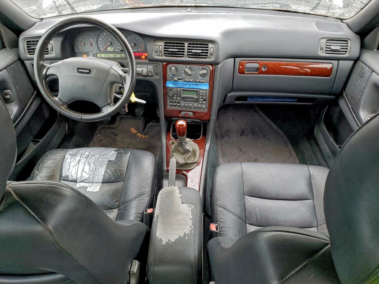 Volvo S70 Base Image 12