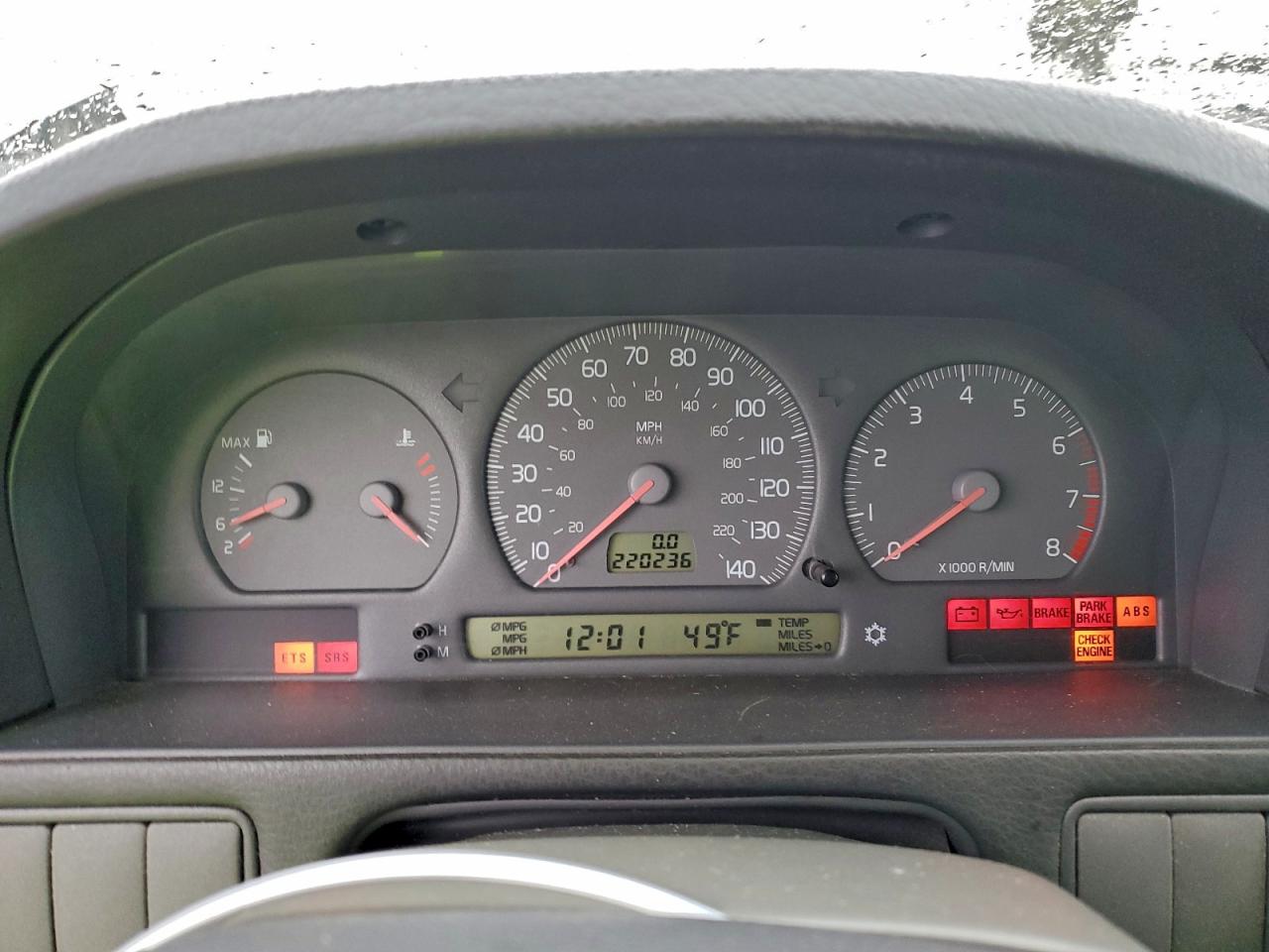 Volvo S70 Base Image 7