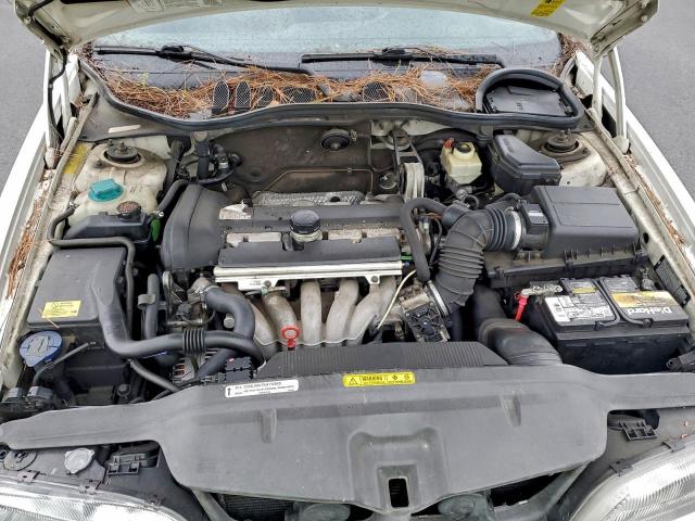 Volvo S70 Base Image 10