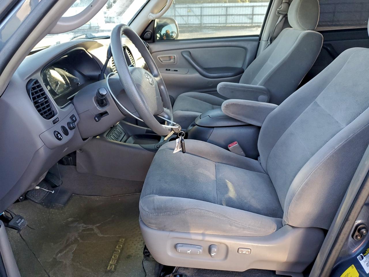 Toyota Sequoia Sr5 Image 11