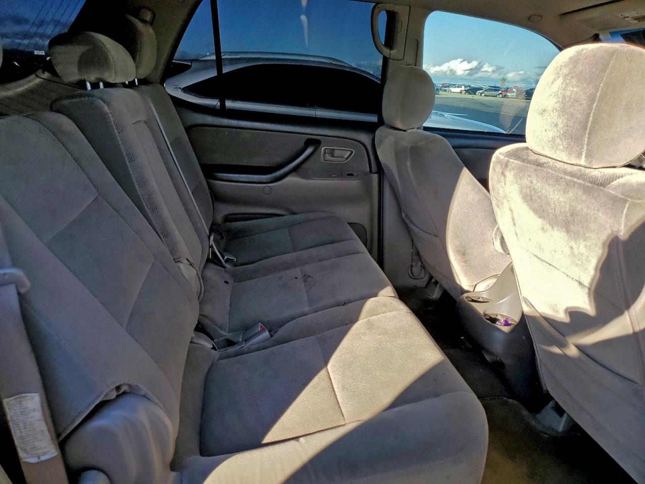 Toyota Sequoia Sr5 Image 9