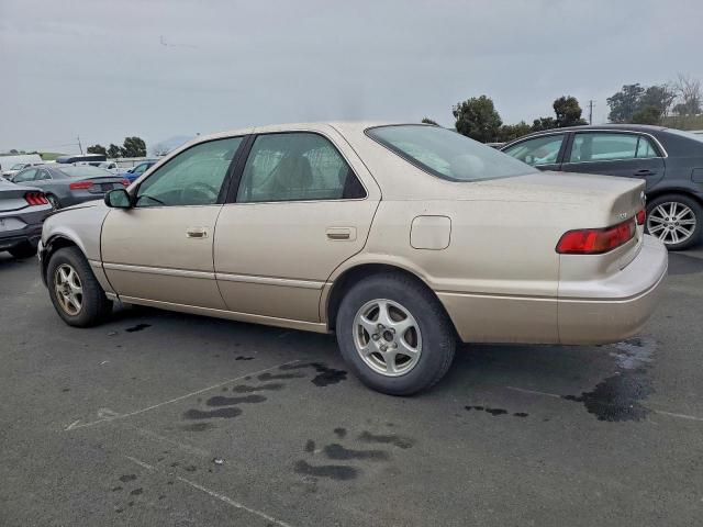 Toyota Camry Le Image 3