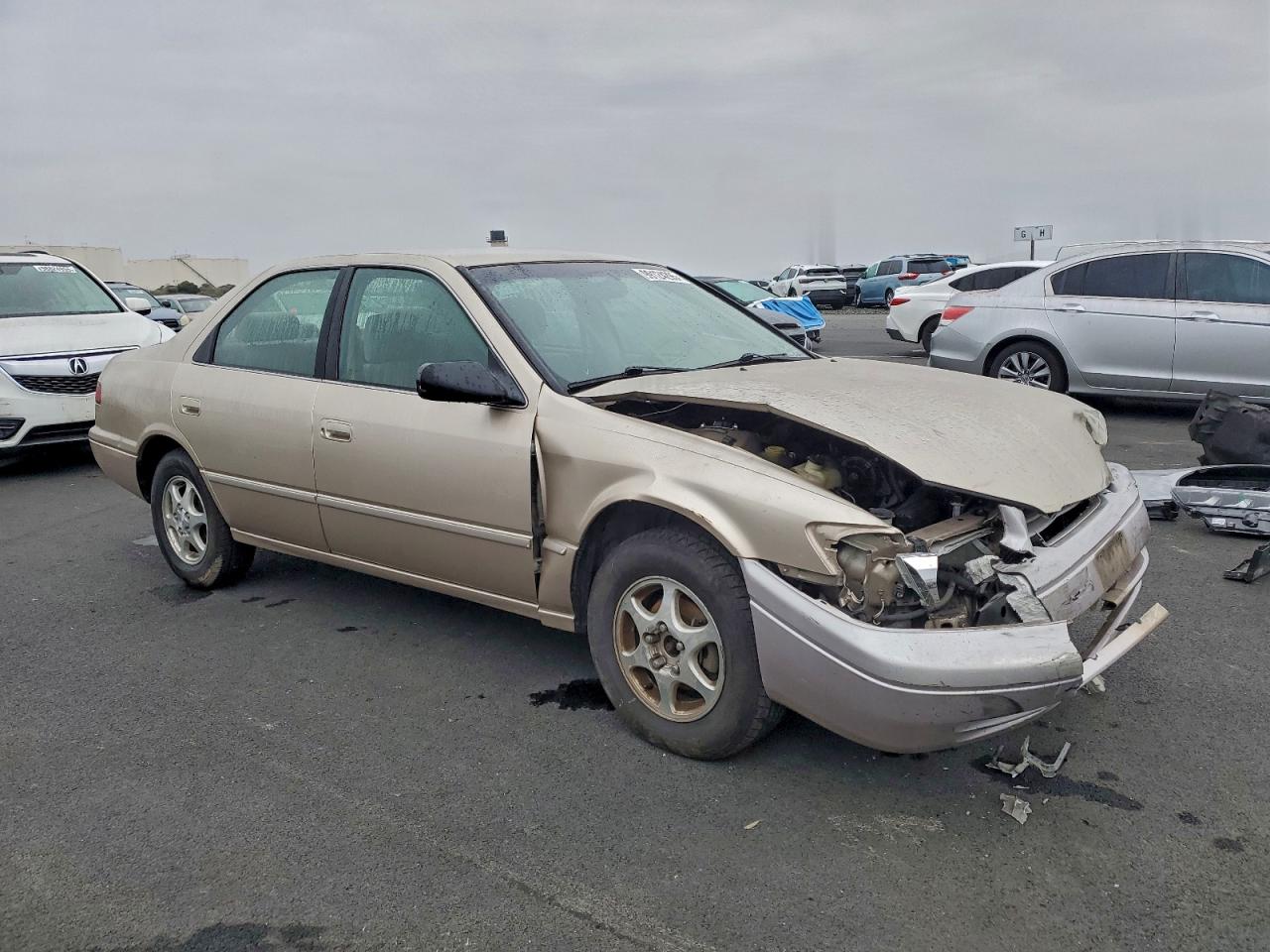 Toyota Camry Le Image 2