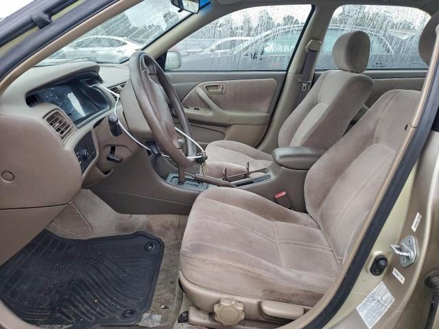 Toyota Camry Le Image 10