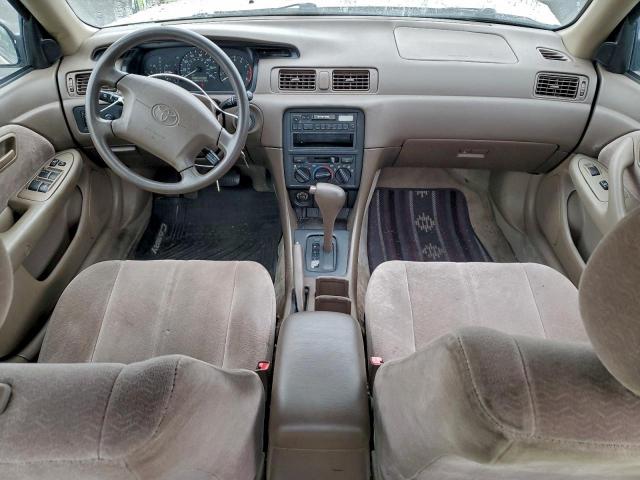 Toyota Camry Le Image 12
