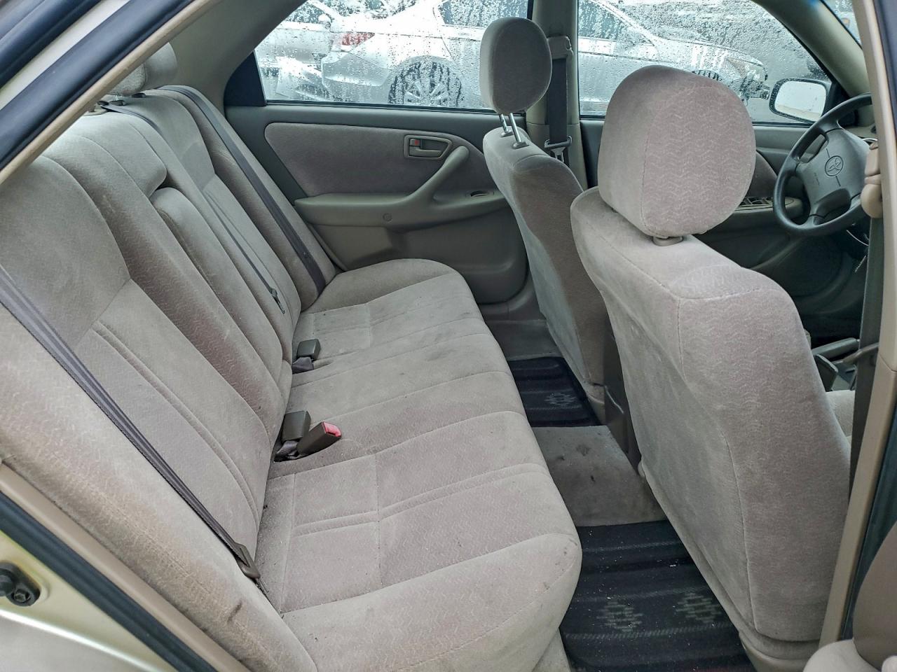 Toyota Camry Le Image 7