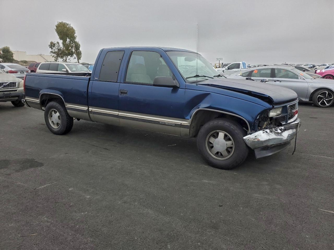 GMC Sierra C1500 Image 3