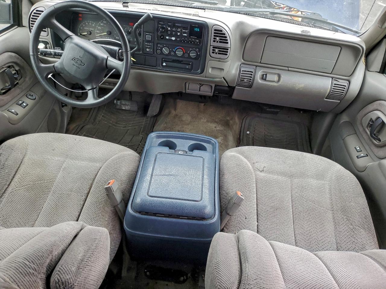 GMC Sierra C1500 Image 2