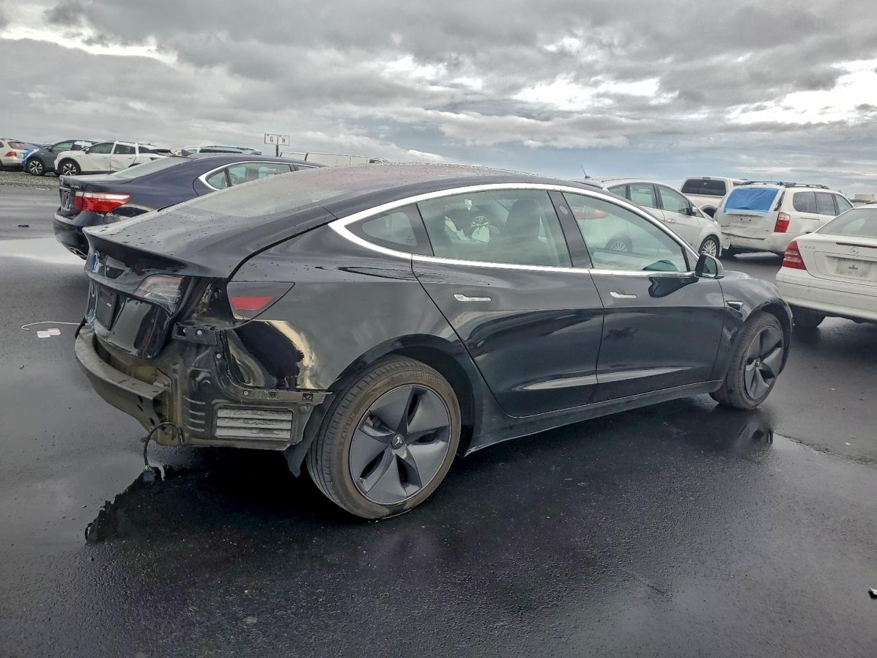 Tesla Model 3 Image 3